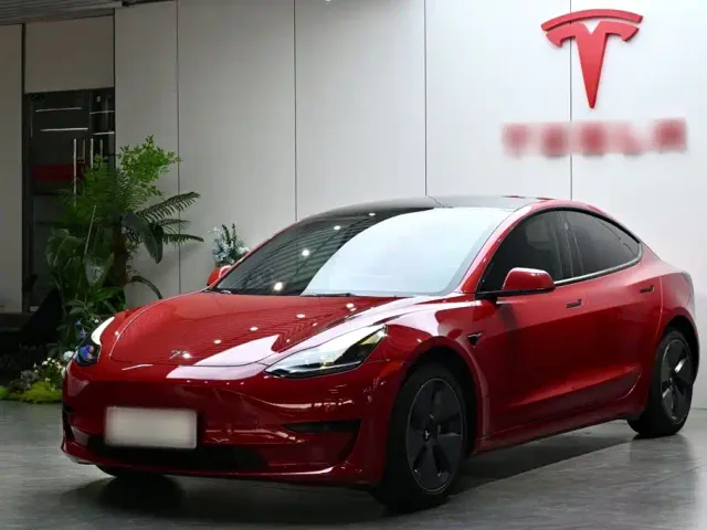 Фотография автомобиля — Tesla Model 3