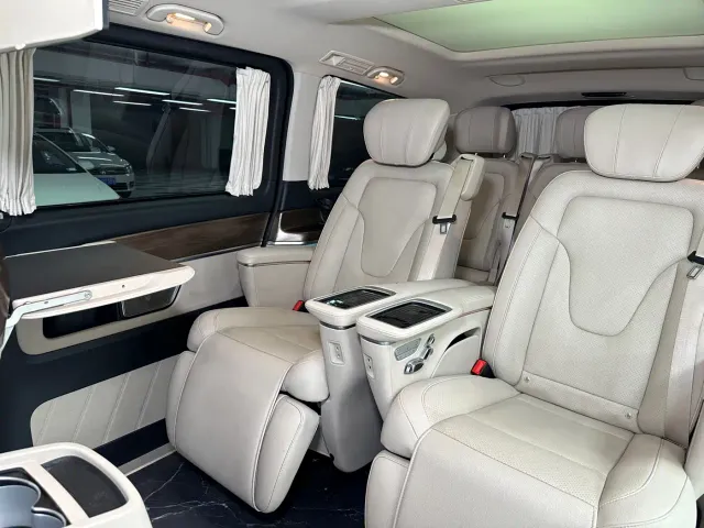 Mercedes-Benz V-Class — Фото автомобиля 27