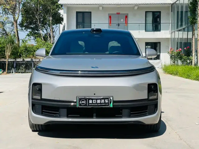 Li Auto L8 — Фото автомобиля 2