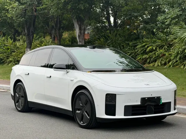 Li Auto i6 — Фото автомобиля 3