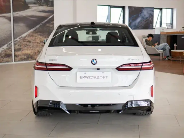 BMW 5 Series — Фото автомобиля 8