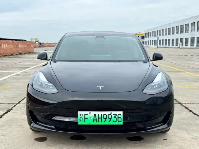 Tesla Model 3 — Фото автомобиля 2