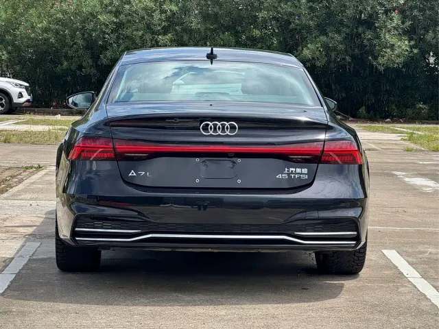 Audi A7L — Фото автомобиля 10