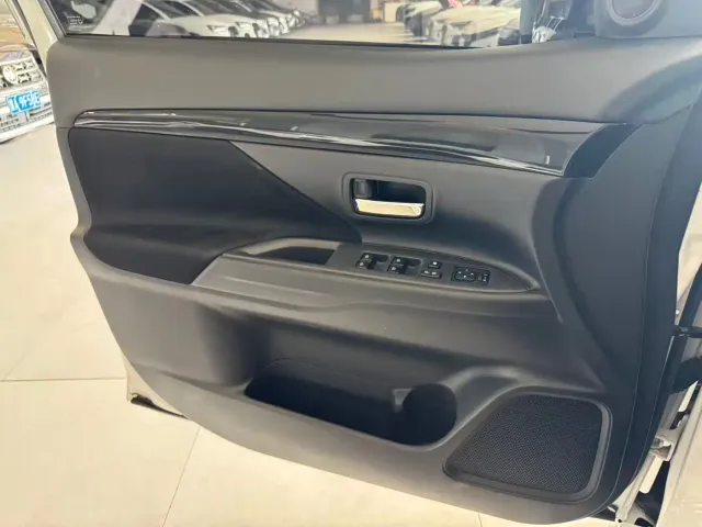 Mitsubishi Outlander — Фото автомобиля 8