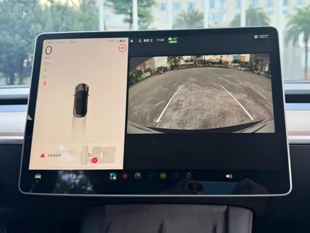 Tesla Model 3 — Фото автомобиля 10