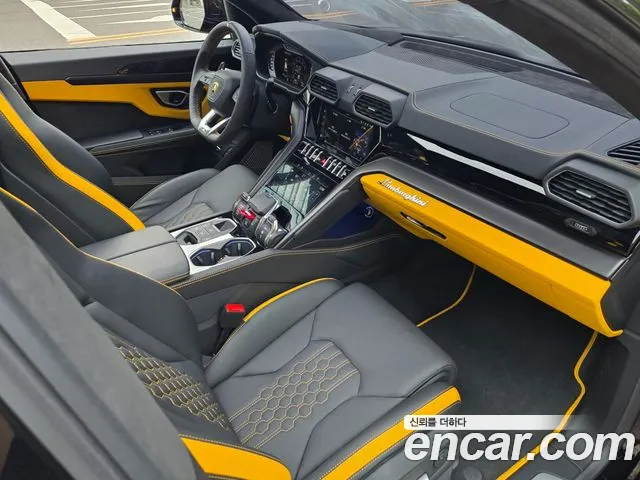 Lamborghini Urus — Фото автомобиля 11