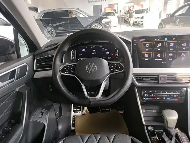 Volkswagen Tiguan L — Фото автомобиля 10