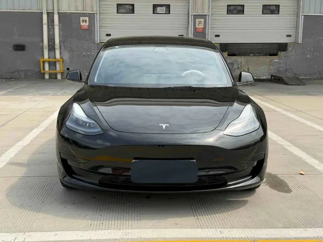 Tesla Model 3 — Фото автомобиля 2