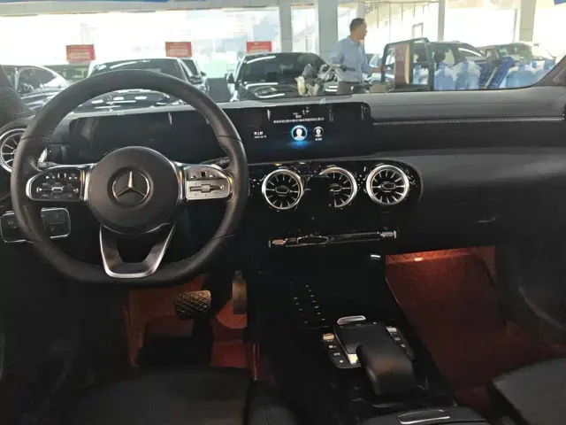 Mercedes-Benz A-Class — Фото автомобиля 12