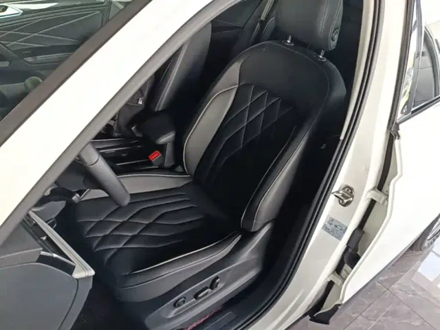 Volkswagen Tiguan L — Фото автомобиля 14