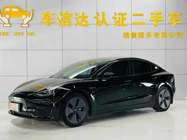 Фотография автомобиля — Tesla Model 3