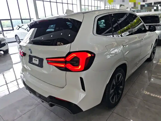BMW iX3 — Фото автомобиля 6