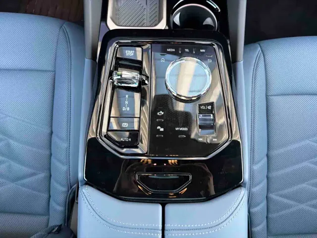 BMW i5 — Фото автомобиля 10
