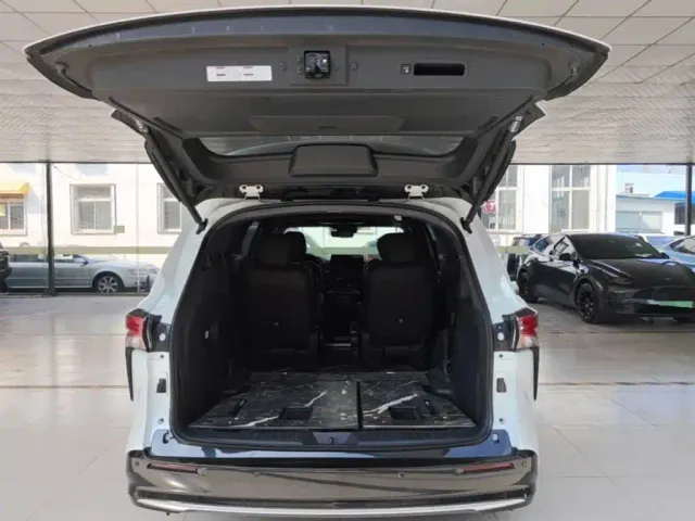 Toyota Sienna — Фото автомобиля 18