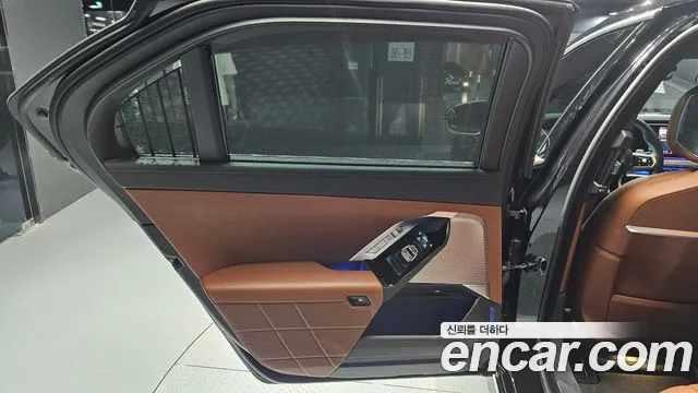 BMW 7 Series G70 — Фото автомобиля 14