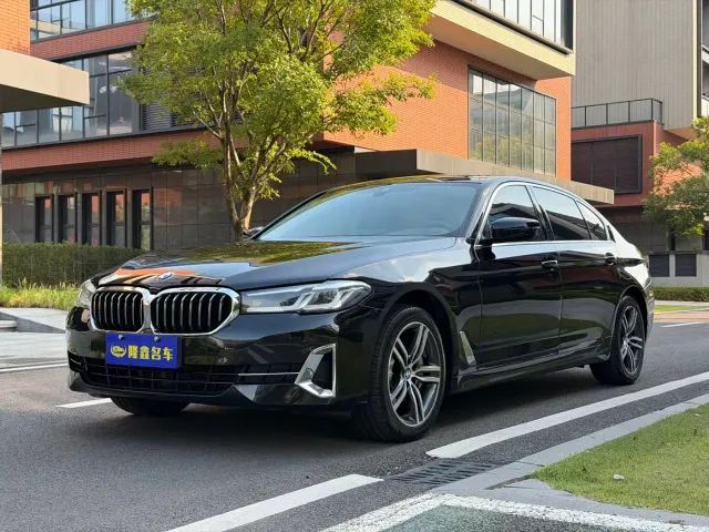 Фотография автомобиля — BMW 5 Series