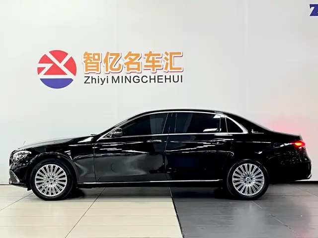 Mercedes-Benz E-Class — Фото автомобиля 4