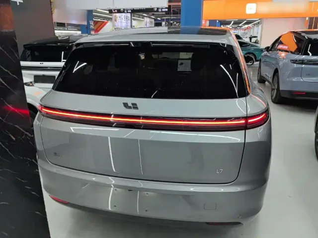 Li Auto L7 — Фото автомобиля 5