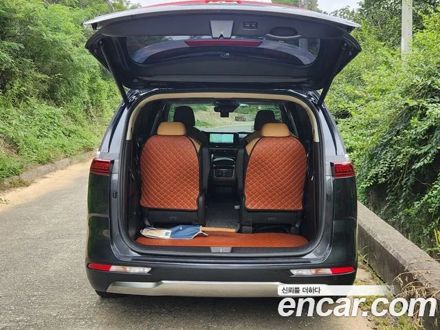 Kia Carnival Generation 4 — Фото автомобиля 8
