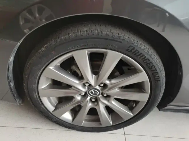 Mazda Axela — Фото автомобиля 22