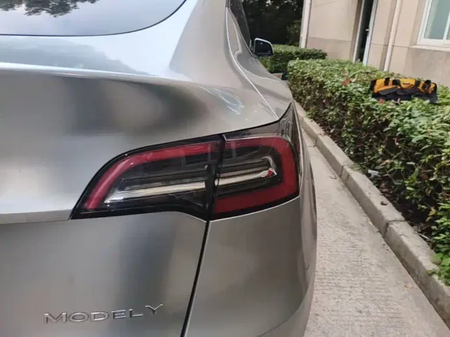 Tesla Model Y — Фото автомобиля 7