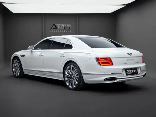 Bentley Flying Spur — Фото автомобиля 6