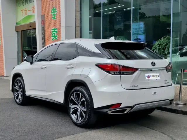 Lexus RX — Фото автомобиля 4
