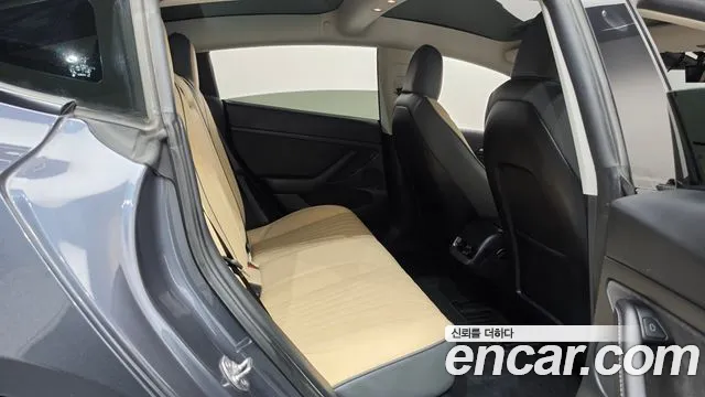 Tesla Model 3 — Фото автомобиля 18
