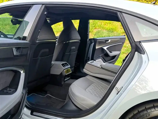 Audi A7L — Фото автомобиля 10