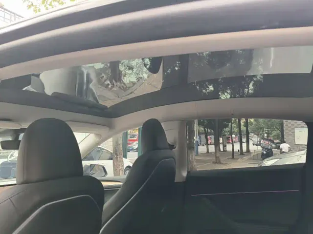Tesla Model Y — Фото автомобиля 17