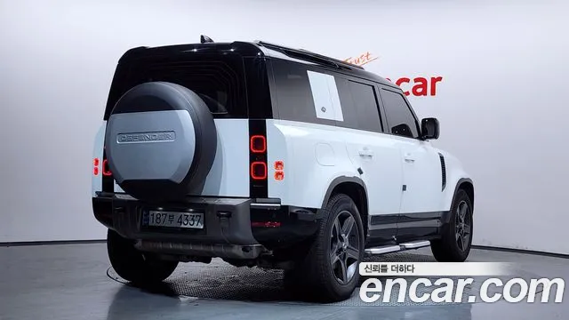 Land Rover Defender Defender (L663) 110 P300 X-Dynamic SE — Фото автомобиля 2