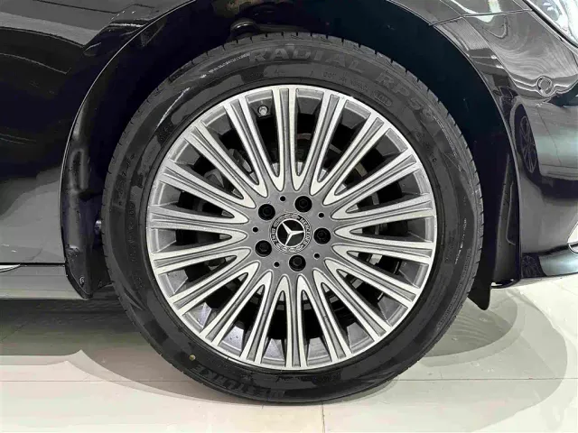 Mercedes-Benz E-Class — Фото автомобиля 28
