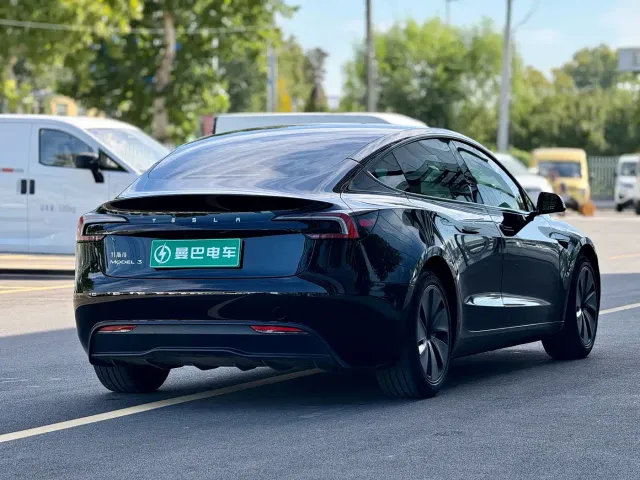Tesla Model 3 — Фото автомобиля 7
