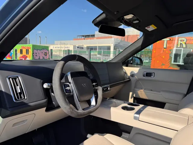 Li Auto L9 — Фото автомобиля 7