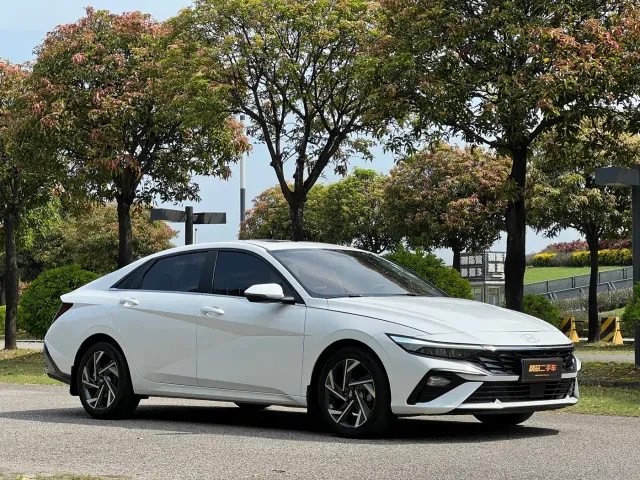 Hyundai Elantra — Фото автомобиля 3