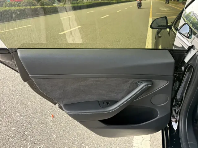 Tesla Model 3 — Фото автомобиля 12