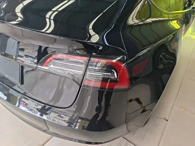 Tesla Model 3 — Фото автомобиля 7