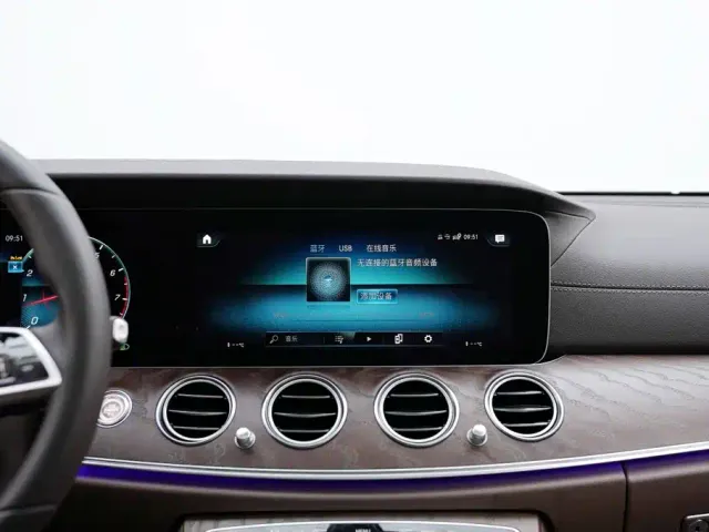 Mercedes-Benz E-Class — Фото автомобиля 12