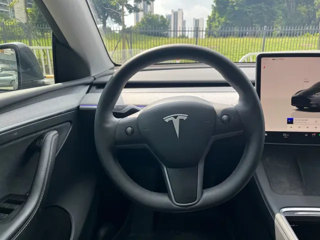 Tesla Model Y — Фото автомобиля 8