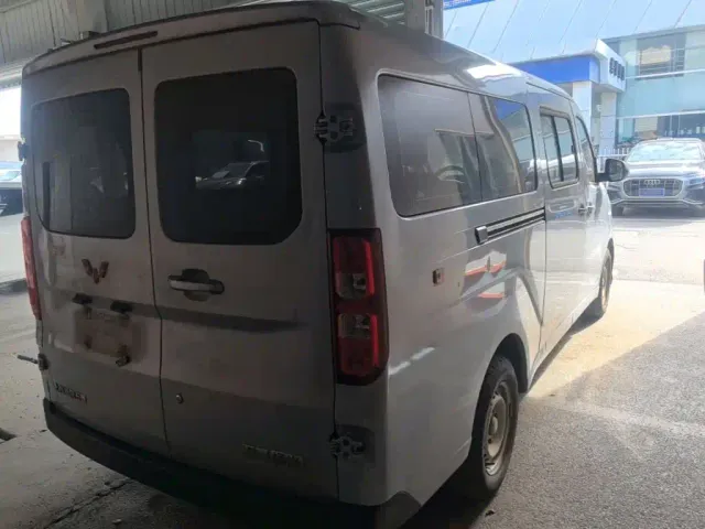 Wuling Yangguang — Фото автомобиля 4