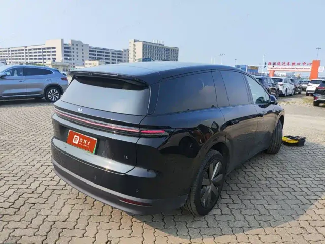 Li Auto i8 — Фото автомобиля 2
