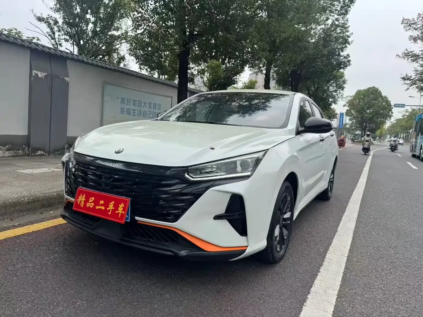Фотография автомобиля — Dongfeng Yixuan