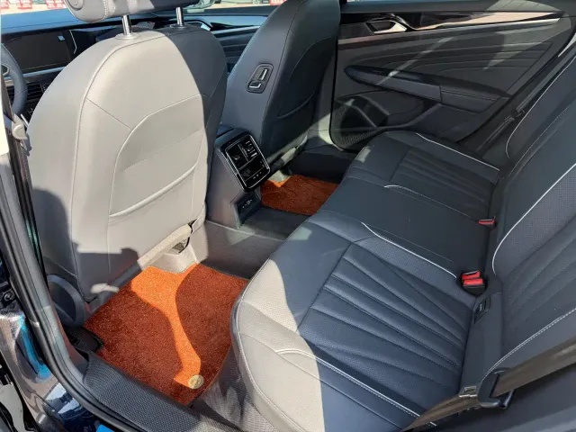 Volkswagen Passat — Фото автомобиля 8