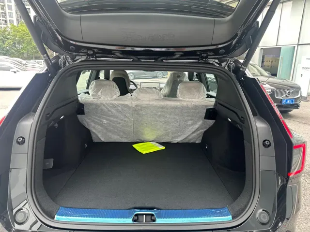 Volvo XC70 Plug-in Hybrid — Фото автомобиля 16