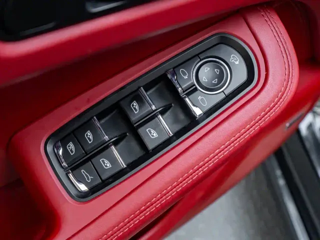 Porsche Macan — Фото автомобиля 23