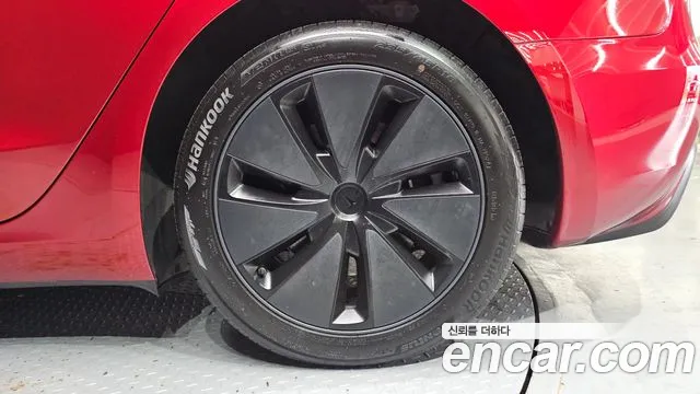 Tesla Model 3 — Фото автомобиля 21