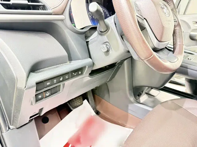 Toyota Sienna — Фото автомобиля 19