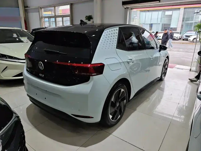 Volkswagen ID.3 — Фото автомобиля 7