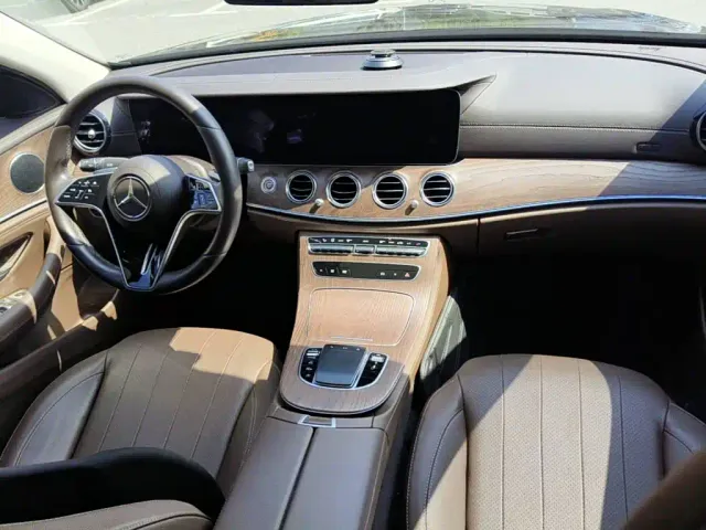 Mercedes-Benz E-Class — Фото автомобиля 12