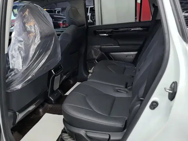 Toyota Highlander — Фото автомобиля 10